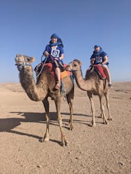 Tour di un’intera giornata nel deserto di Agafay con giro in cammello e pranzo berbero